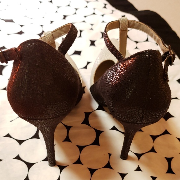 White & Black Heels - Picture 6 of 8